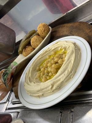 Hummus &falafel bowls vegetarian