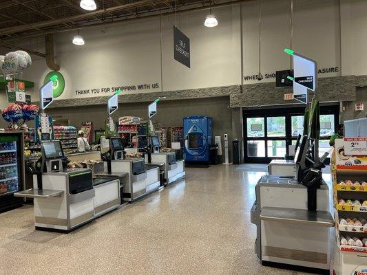 This is hands down the NICEST Publix I've ever been to. They have self check out too! What a lovely sight.