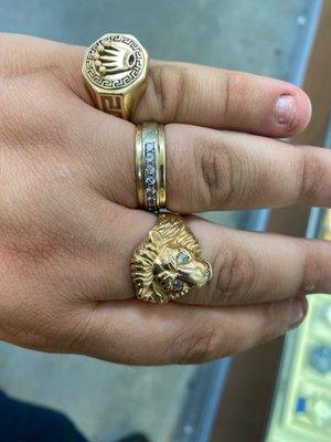 Yellow gold rings with white gold and diamonds