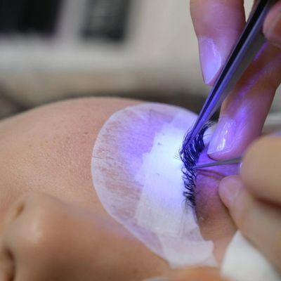 UV lash extensions application