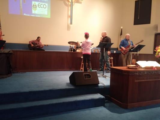 The praise team singing to the Lord! pastor Tom on Bass, Brian on Guitar, Doug, Alisha and Brie in the pic. Come here the news!