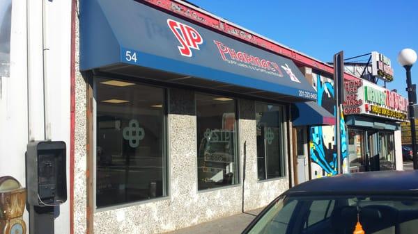 Storefront on Sip Avenue. Check out the frosted design on the window. Nice.