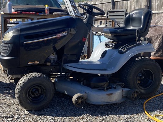 Poplin pro platinum riding mower for $600