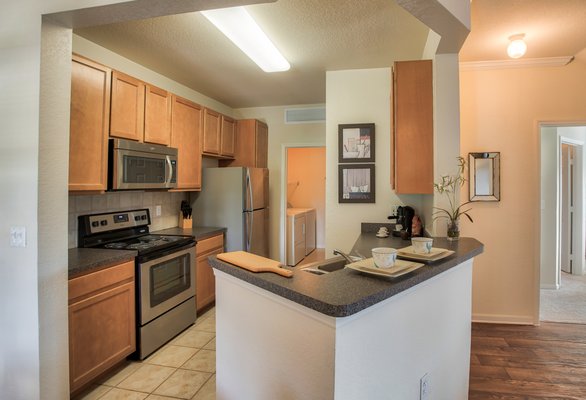 Kitchen with Breakfast bar