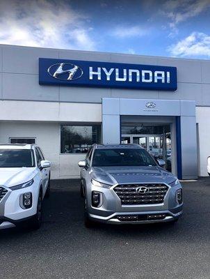 The new 2020 Hyundai Palisades outside Pohanka Hyundai.