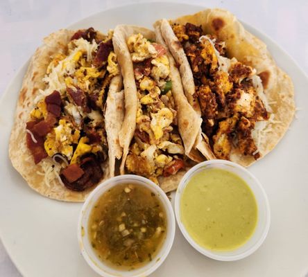 BREAKFAST TACOS
TACOS DE DESAYUNO