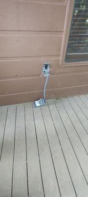 Electrical emergency shut off switch for hot tub