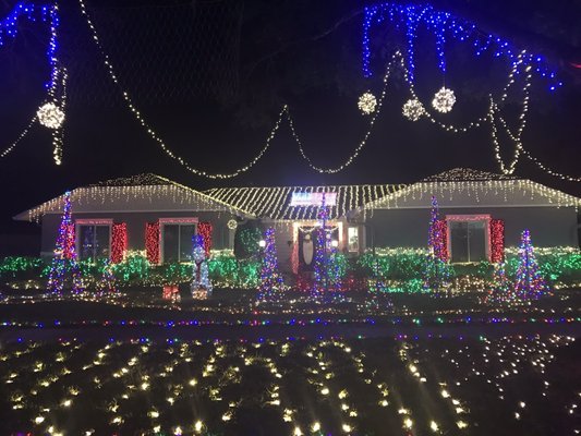 Hunter’s Lake Neighborhood Christmas Lights