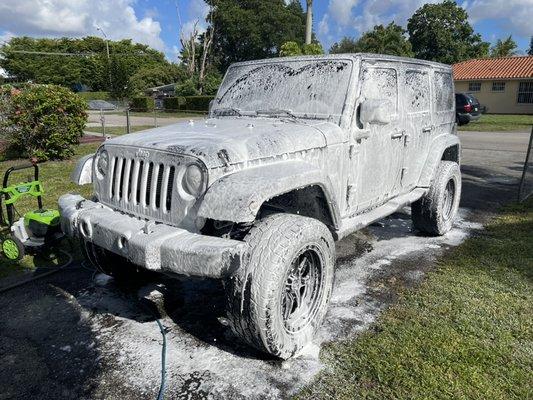 Knocking off all the dirt on this Jeep with our profesional grade soap.