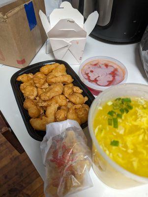 Sweet and sour chicken with white rice. Large egg drop soup with extra wontons