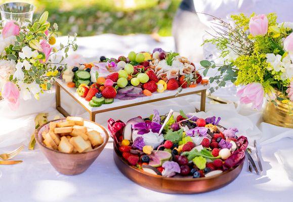 Customized platters for a picnic