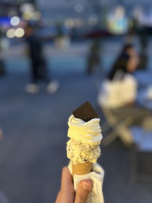 Regular cone with 2 scoops and dark chocolate