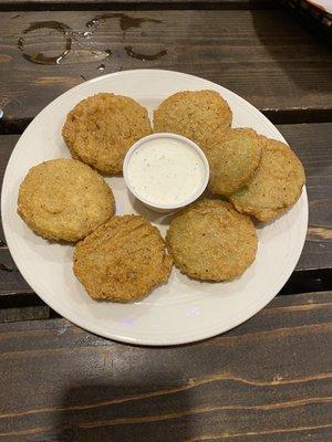 Delicious Fried green tomatoes with ranch sauce