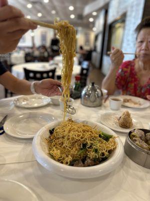 Chow mein noodles with beef