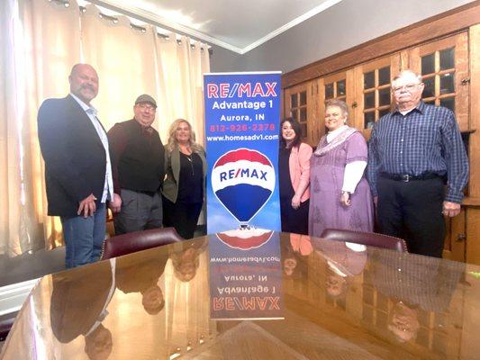 Eric Ginder, Chris Eldridge, Jessica Granger, Tammy Allen, Pam Ginder & Jim Benham.  The RE/MAX Advantage 1 Team!