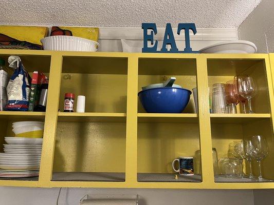 Bright & cheery kitchen.