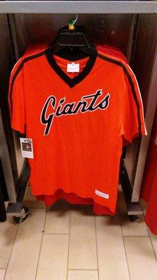 ~ I JUST HAD TO BUY MYSELF THIS THROW BACK MEDIUM SIZE SAN FRANCISCO GIANTS T SHIRT~