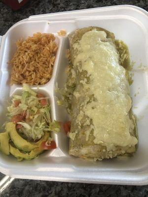 Burrito bañado en salsa verde