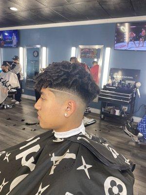 Skin fade with that Michael porter line !