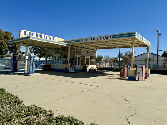 10.29.23 RoadsideAmerica: Restored 1934 Richfield Gas Station