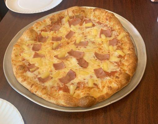 Medium Hawaiian pizza, we loved it!