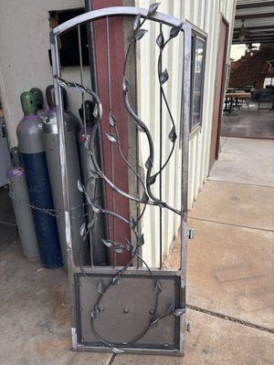 Custom gate