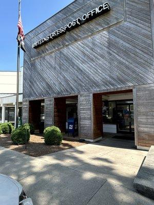 The outside front view of the USPS - Battleground Office in Greensboro, NC.