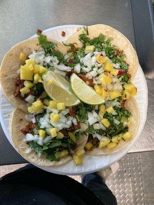 Tacos de pastor con piña