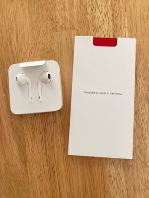 iPhone SE 2020. What's in the box. Posted 06/14/2020