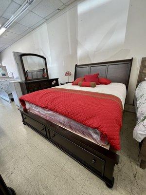 Queen bed with drawers on footboard