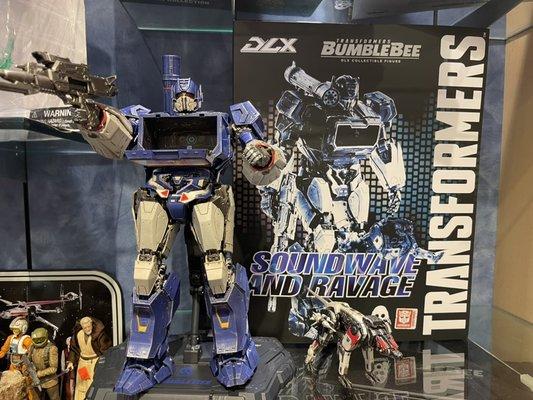 DLX Soundwave and Ravage

Incredible detail and features