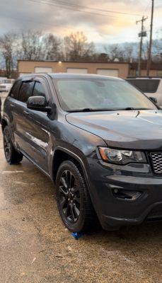 Basic exterior package on this Grand Cherokee