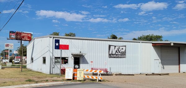 Crosshairs Texas faces hwy 71WB on COLLEGE STREET at HILL STR.