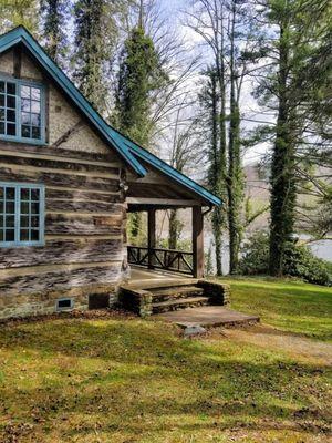 Mimosa Cabin