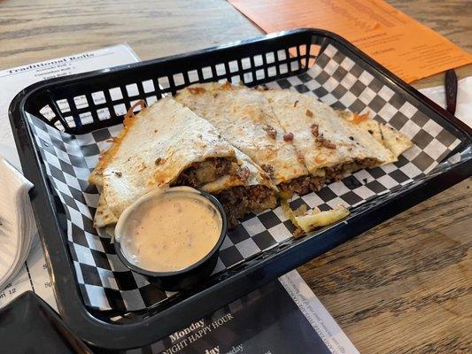 Cheeseburger quesadilla