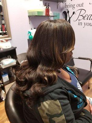 Basic sew-in installation with highlight in the bang