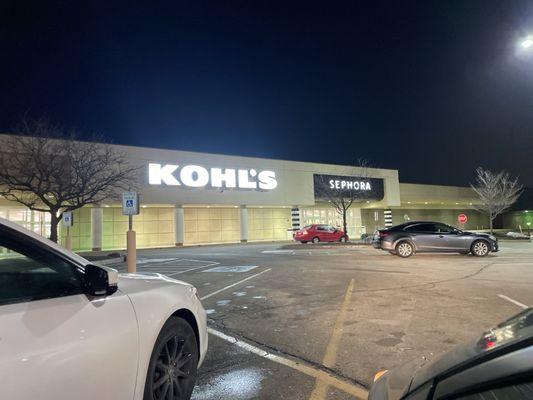 Parking lot view of the Sephora kohls entrance