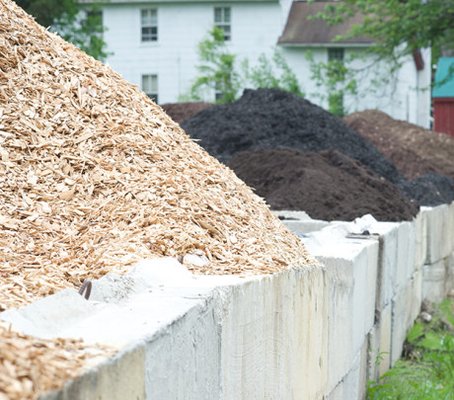 We offer bulk mulch, top soil, leaf compost, fill dirt, wood chips, gravel and sand for pick-up or delivery.