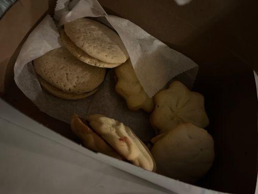 Raspberry and chocolate butter filled cookies