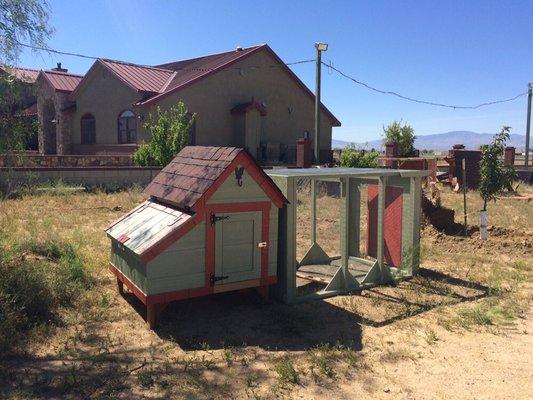 Chicken coop 4x4x4ft hight run 6x4x4 ft hight contact 661 4963654