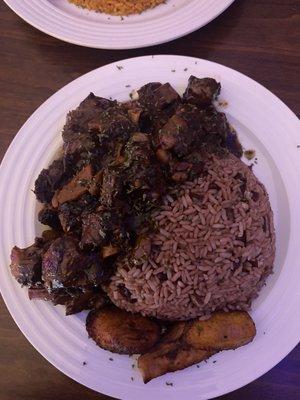 Oxtails with Rice-N-Peas and Fried Plantain