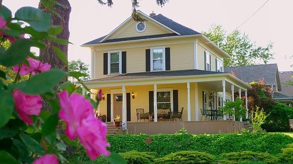 Beautiful home sold in the Aranada Neighborhood. Downtown Vancouver, my "stomping ground" : )