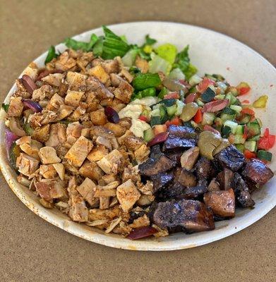 Double Chicken, Mushrooms, Grilled Veggies, Cucumber & Tomato, Lettuce & Hummus