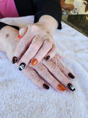 Look at my beautiful Halloween nails by Hanna.