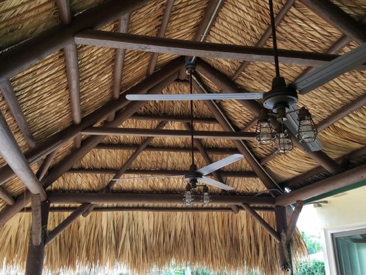 We build quality and classy looking tiki huts with all kind of ideas that lasts a long time with the least amount of maintenance