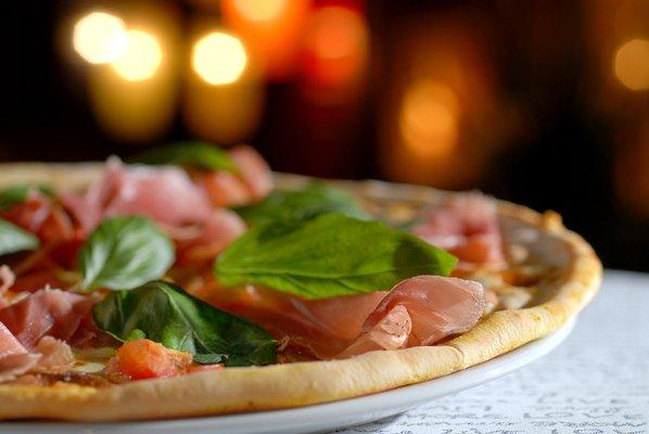 Pizza Lubiana - No tomato sauce, prosciutto crudo, fresh tomatoes and basil.