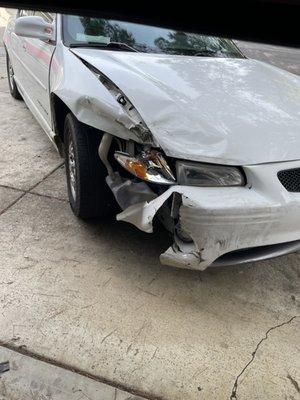 Front right quarter panel as well as head light and partial bumper on 1999 Pontiac Grand Prix 6v w/70,000 +miles