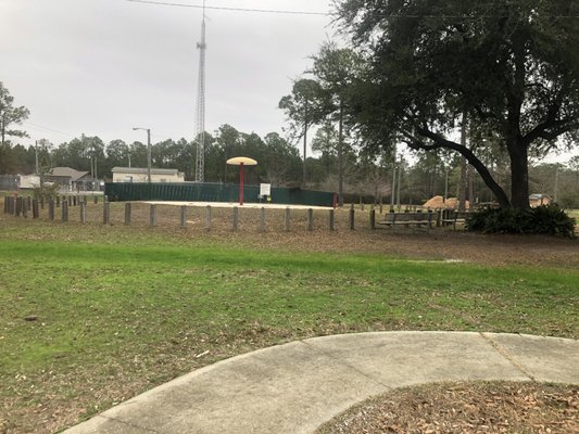 Splash pad with benches for adults