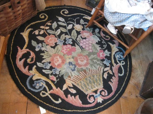 Small round area rug