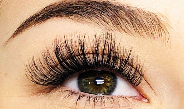 Natural Volume- These lash extensions give a touch of glam. Perfect to help open